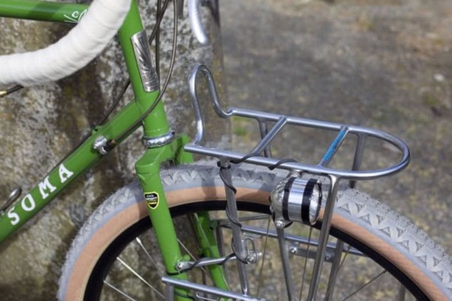 Randonneur Front Rack on a green Soma bike