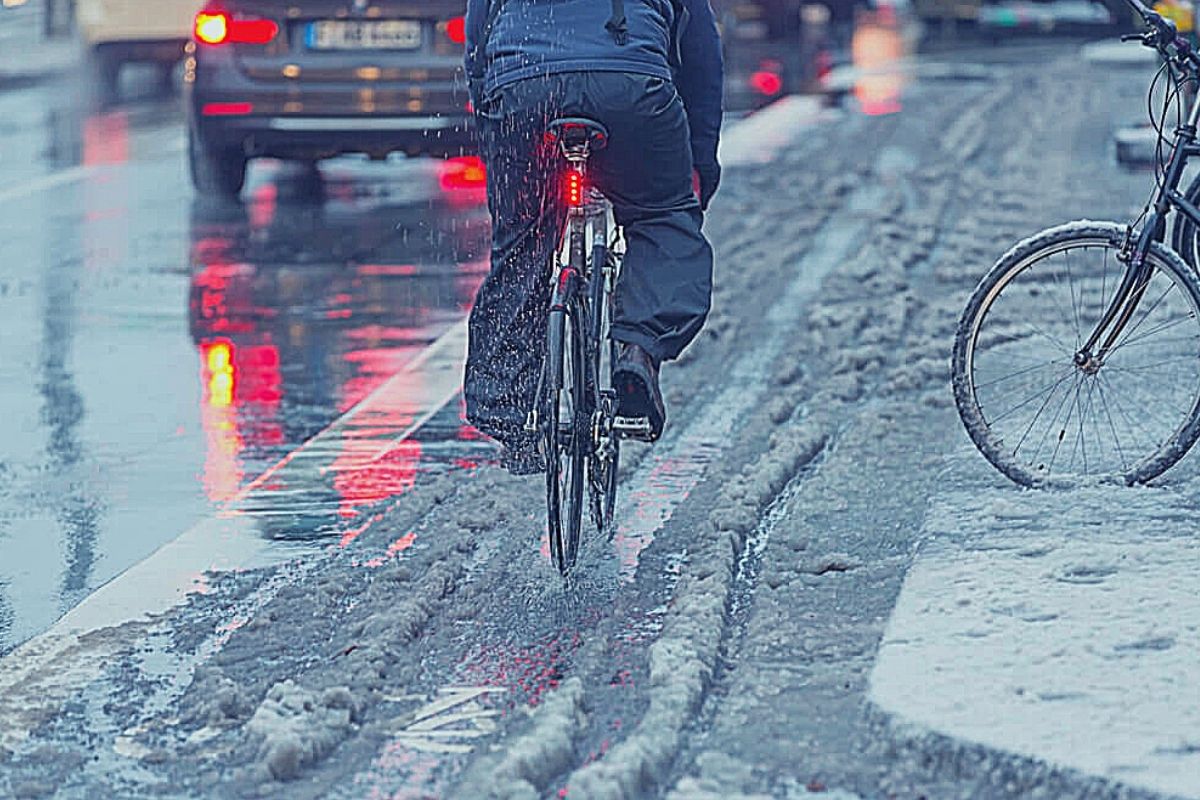 Best Waterproof Bike Pants For Commuting