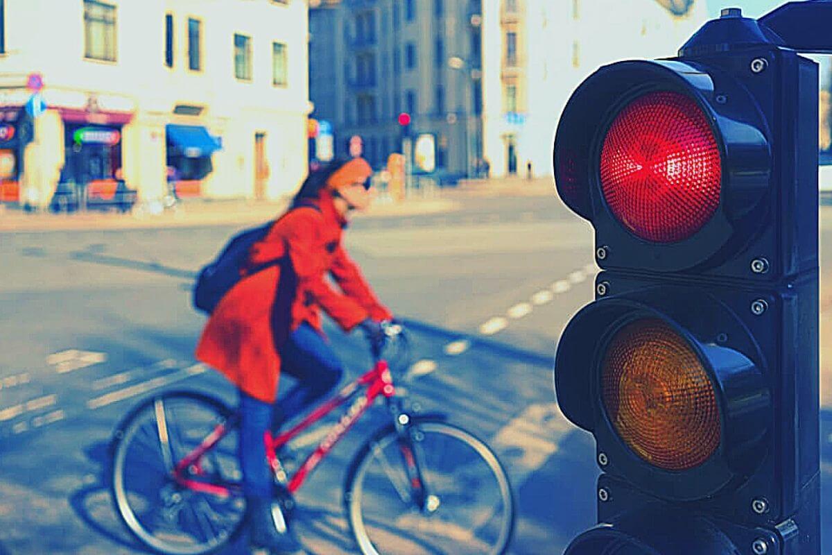 How To Turn Left On A Bike (Safely)