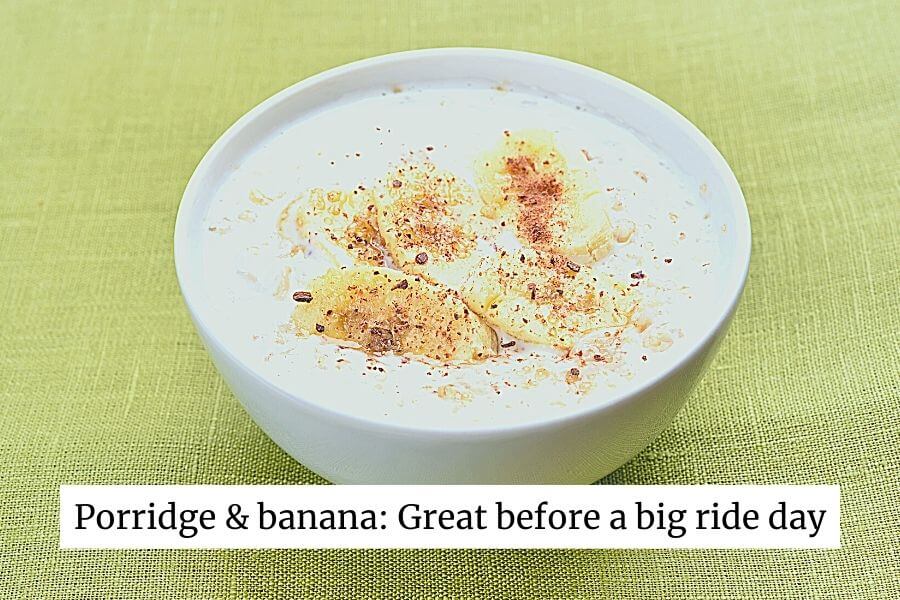 porridge (oatmeal) and banana in a bowl