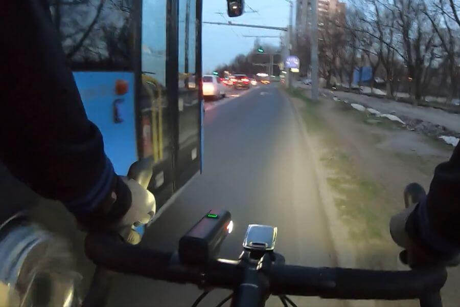 'The bus squeezed me': Cyclist/Bus Video Gets Everyone Talking