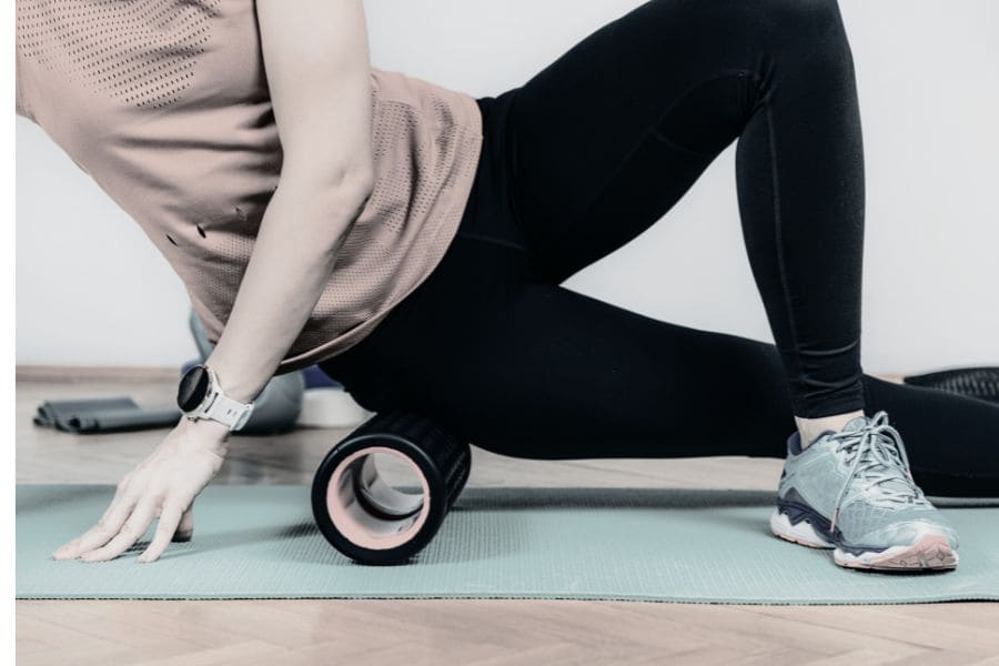 woman rolling thighs with foam roller